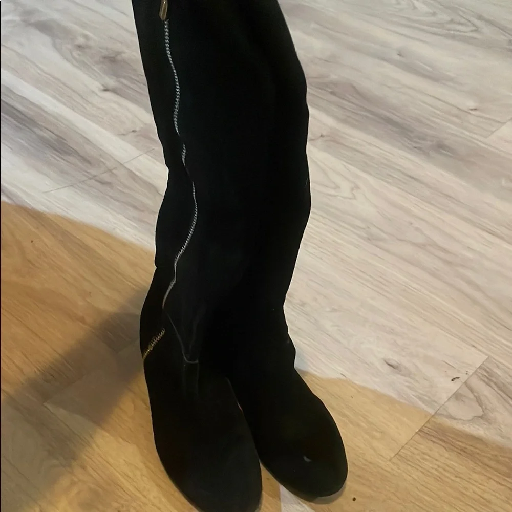 BCBG generation black suede knee high Women's Boots size 6.5
